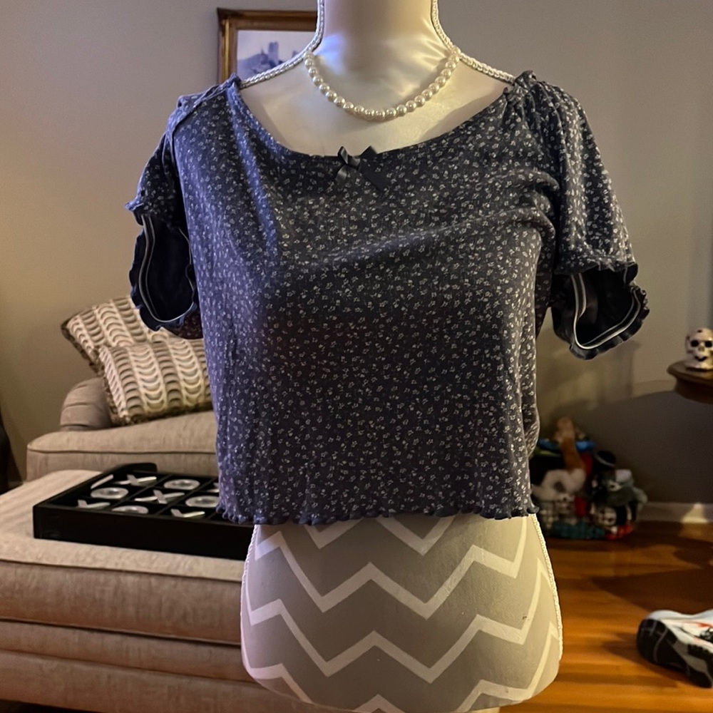 Off the shoulder or on crop top